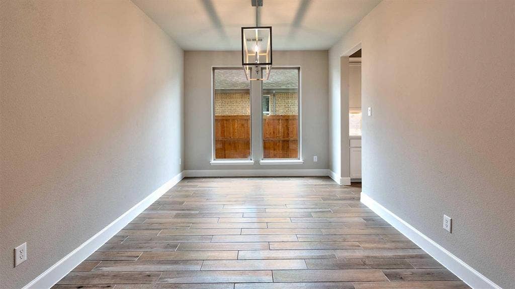 4237 Capstone Road, Midlothian, TX 76065 Wood-look plank flooring, neutral wall tones, and recessed lighting