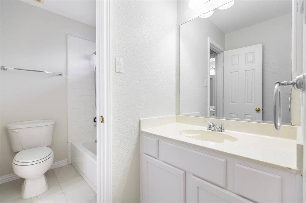 2305 Eldger Drive, Plano, TX 75025 2305 Eldger Drive, Plano, TX 75025