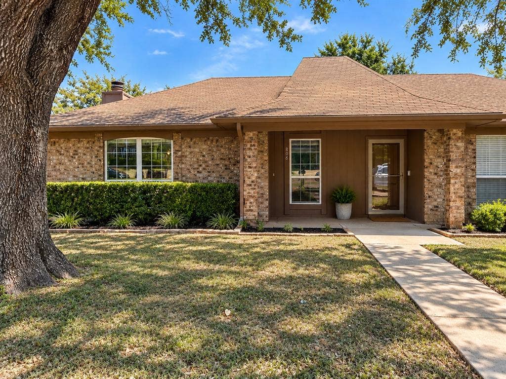 806 Blessing Creek Drive, Euless, TX 76039 virtually improved