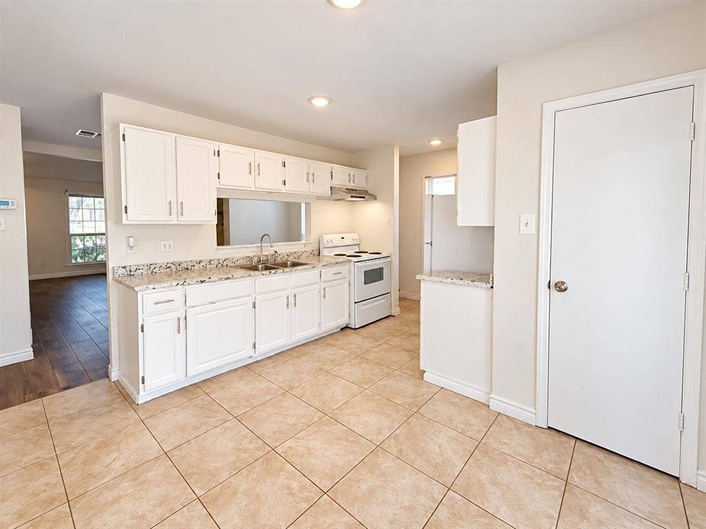 806 Blessing Creek Drive, Euless, TX 76039 806 Blessing Creek Drive, Euless, TX 76039