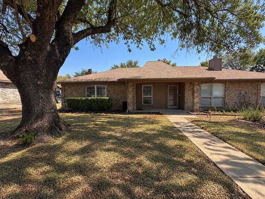 Property photo for 806 Blessing Creek Drive, Euless, TX
