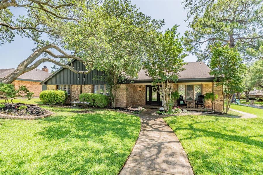 Property photo for 2211 Midhurst Drive, Arlington, TX