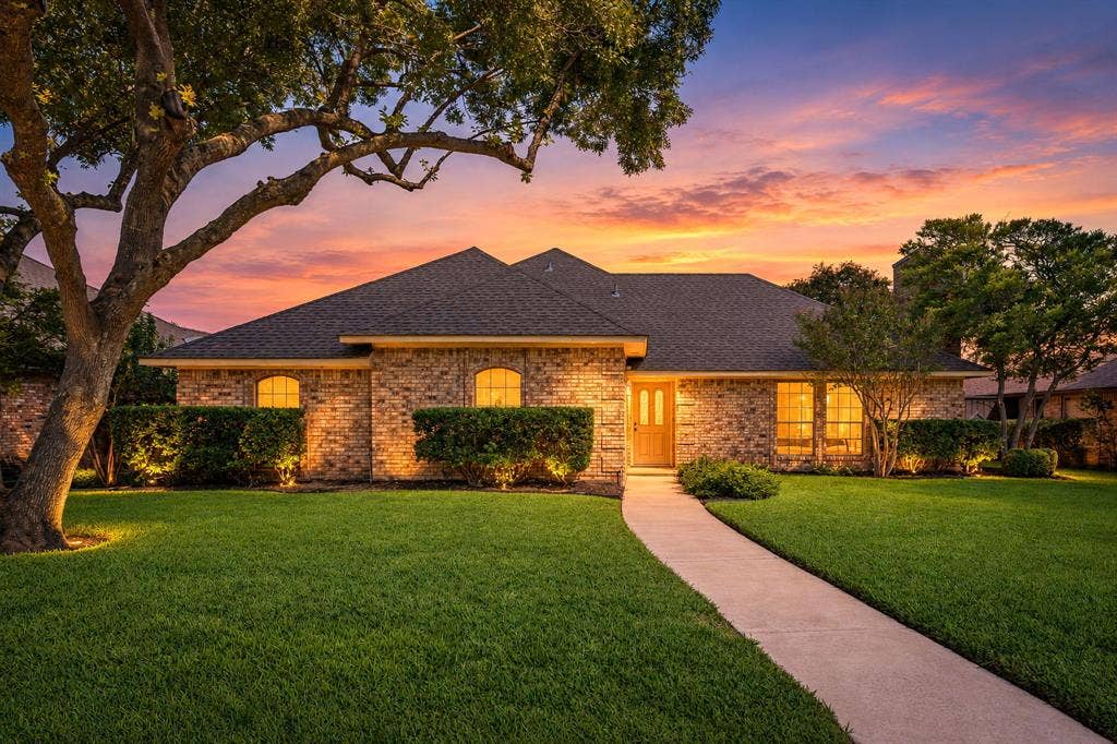 907 Rush Creek Drive, Allen, TX 75002