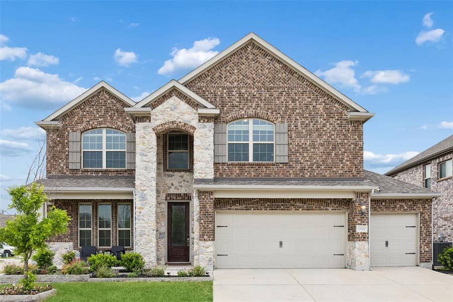 Property photo for 1940 Tomahawk Trail, Aubrey, TX