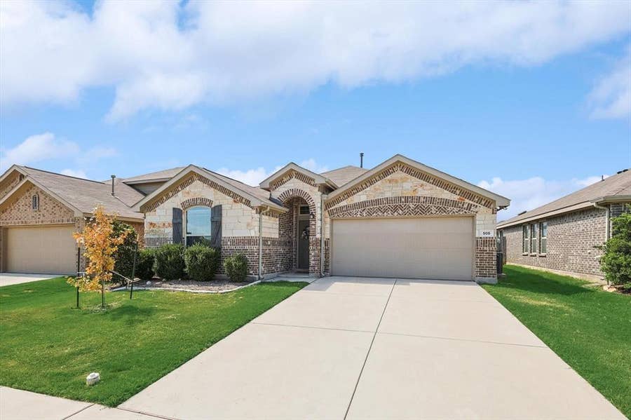 Property photo for 505 Saguaro Drive, Fort Worth, TX