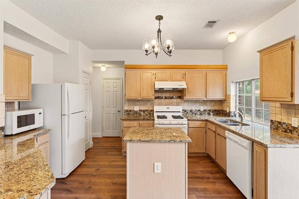 3100 Verbena Drive, Plano, TX 75075 3100 Verbena Drive, Plano, TX 75075