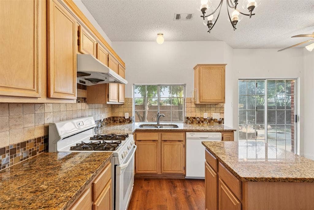3100 Verbena Drive, Plano, TX 75075 3100 Verbena Drive, Plano, TX 75075