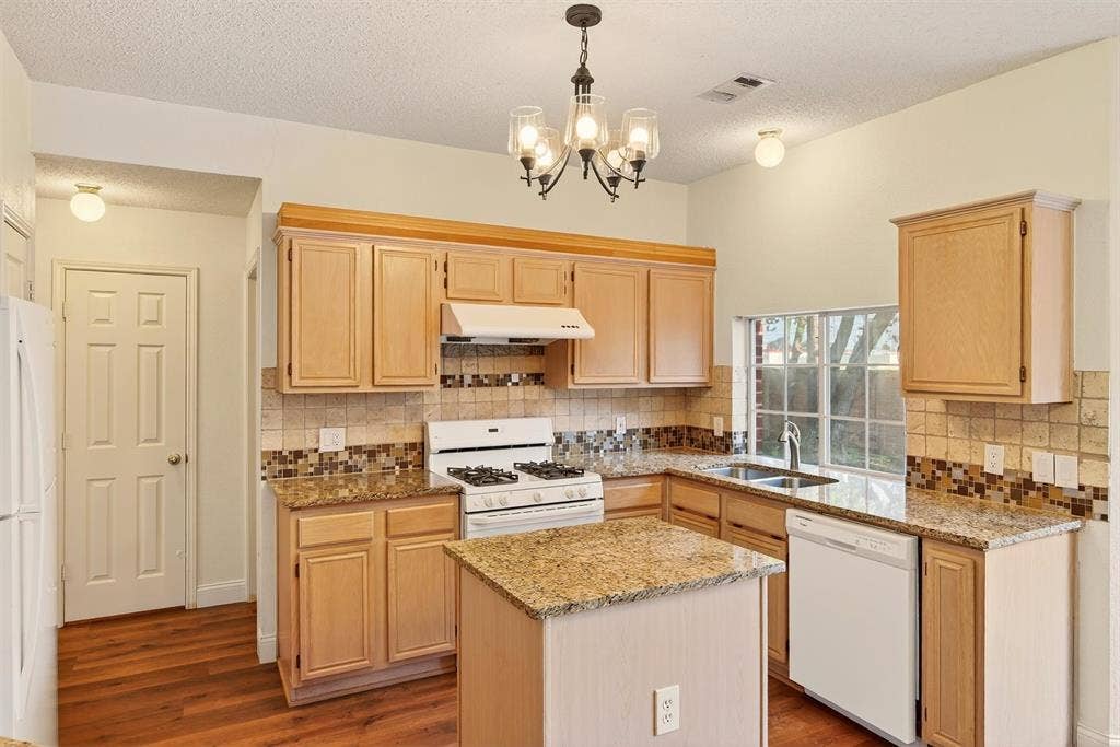 3100 Verbena Drive, Plano, TX 75075 3100 Verbena Drive, Plano, TX 75075