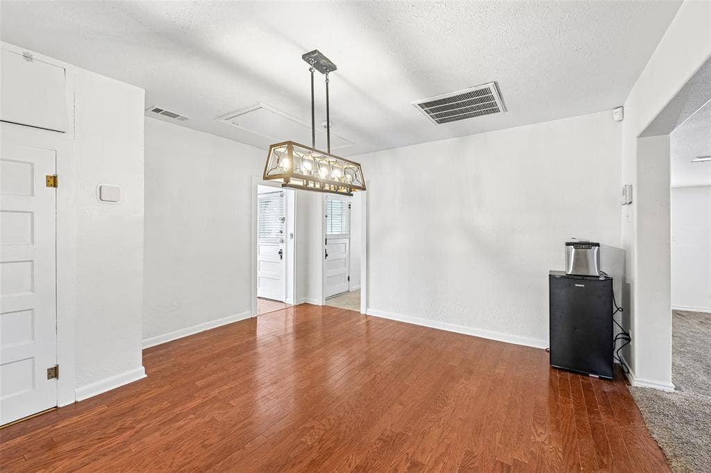 503 E Avenue F, Midlothian, TX 76065 503 E Avenue F, Midlothian, TX 76065
