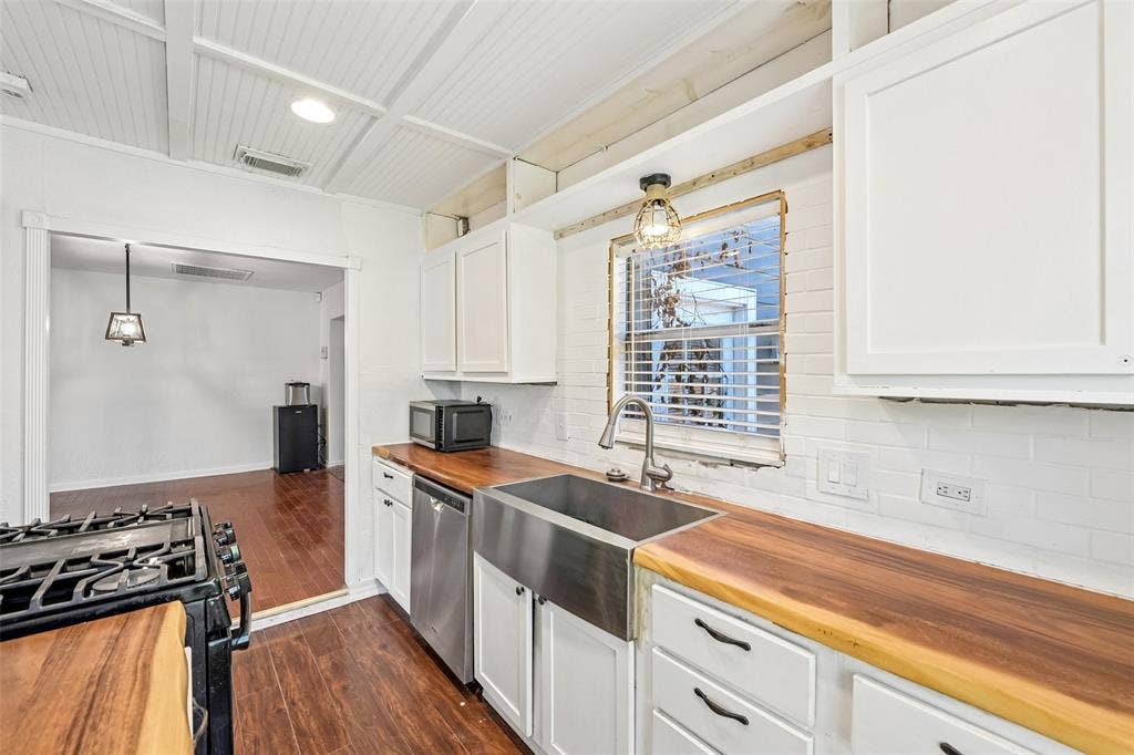 503 E Avenue F, Midlothian, TX 76065 503 E Avenue F, Midlothian, TX 76065