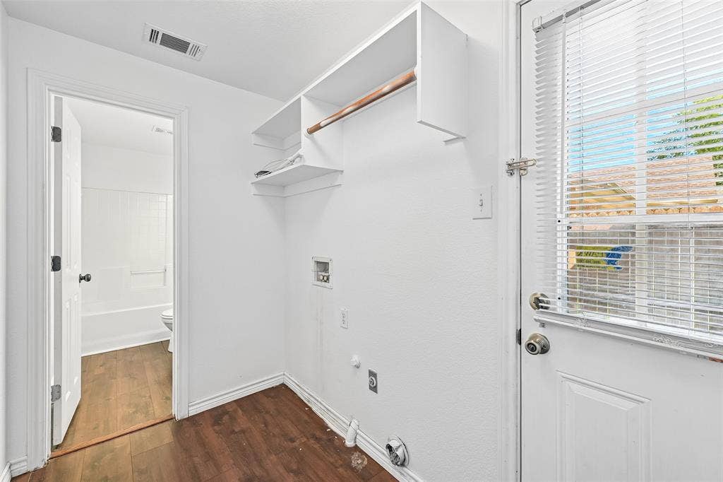 503 E Avenue F, Midlothian, TX 76065 503 E Avenue F, Midlothian, TX 76065