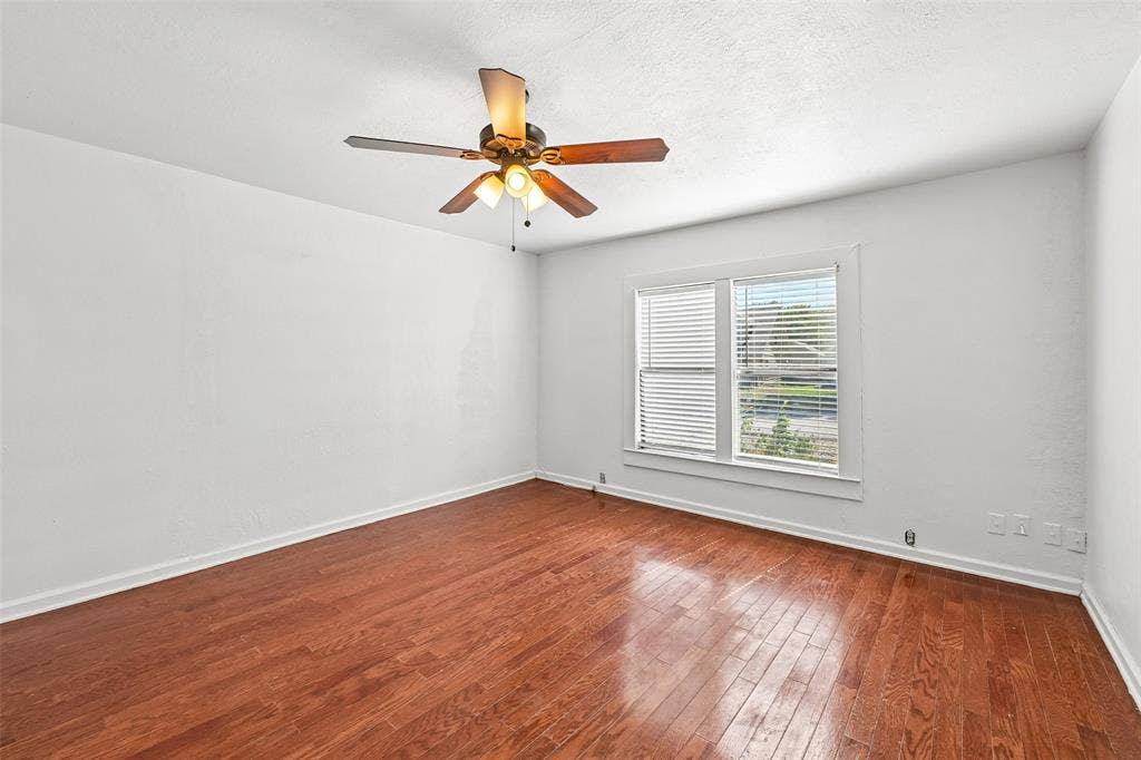 503 E Avenue F, Midlothian, TX 76065 503 E Avenue F, Midlothian, TX 76065