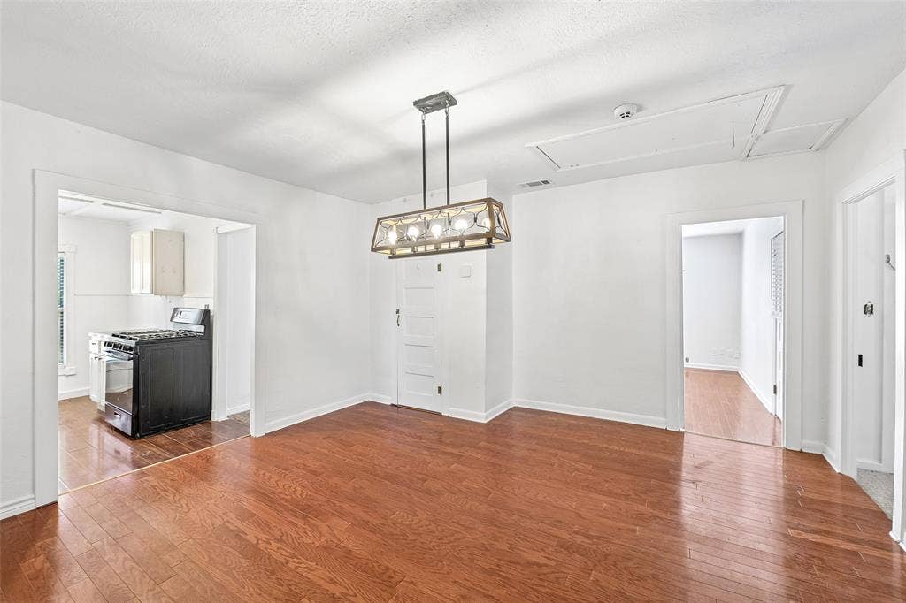 503 E Avenue F, Midlothian, TX 76065 503 E Avenue F, Midlothian, TX 76065