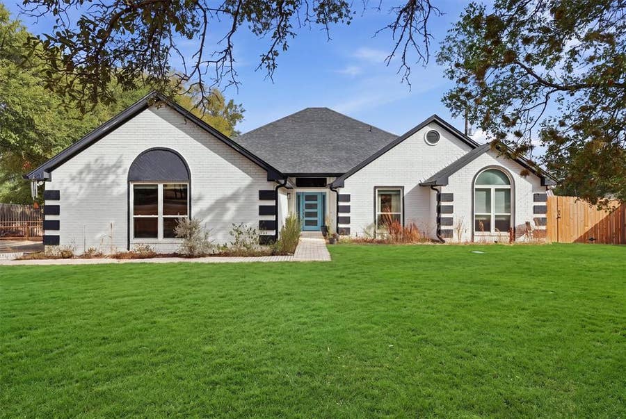 Property photo for 3901 Del Rio Court, Granbury, TX