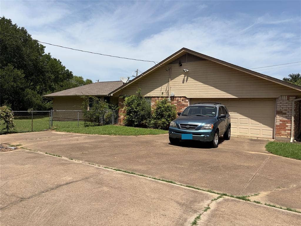 200 Windridge Trail, Burleson, TX 76028 200 Windridge Trail, Burleson, TX 76028