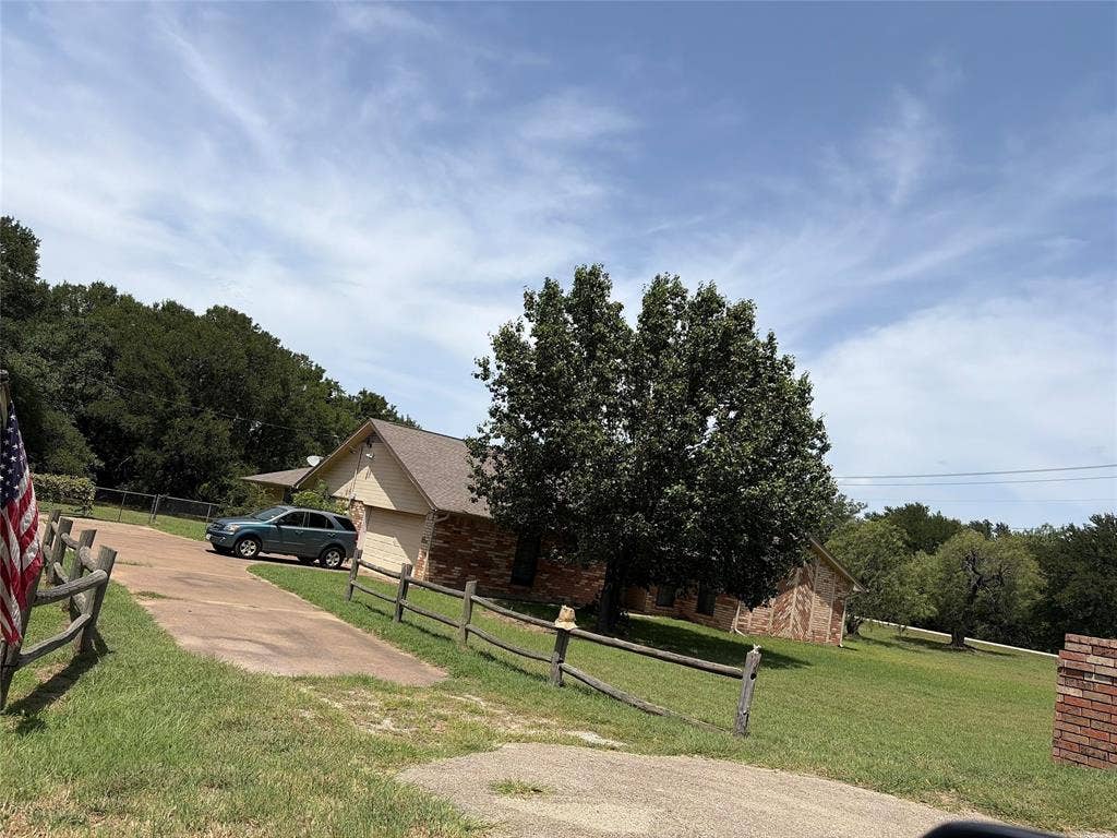 200 Windridge Trail, Burleson, TX 76028 200 Windridge Trail, Burleson, TX 76028