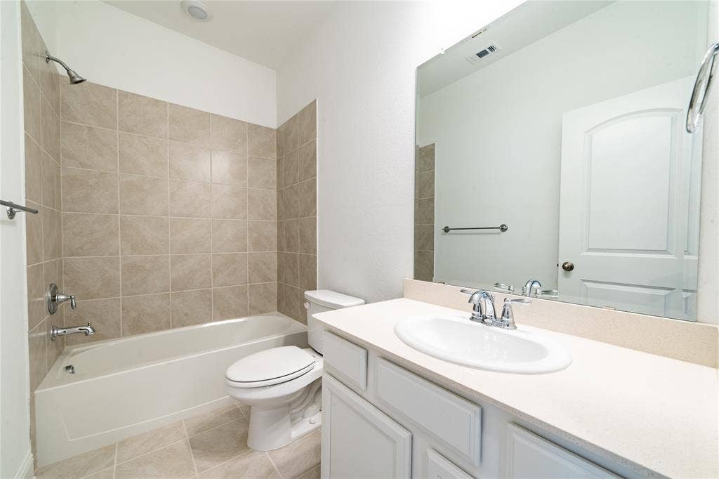 3509 Treasure Drive, Plano, TX 75074 Hall Bath