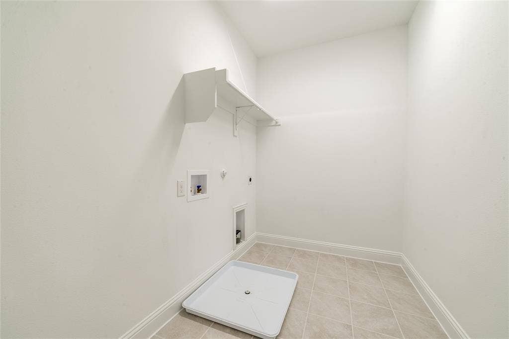 3509 Treasure Drive, Plano, TX 75074 2nd Floor Laundry