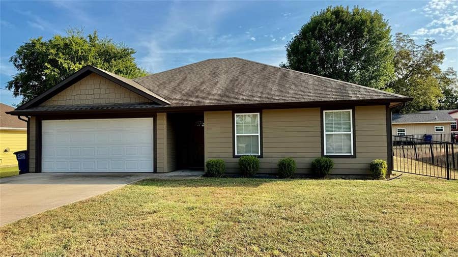 Property photo for 104 Herron Street, Farmersville, TX