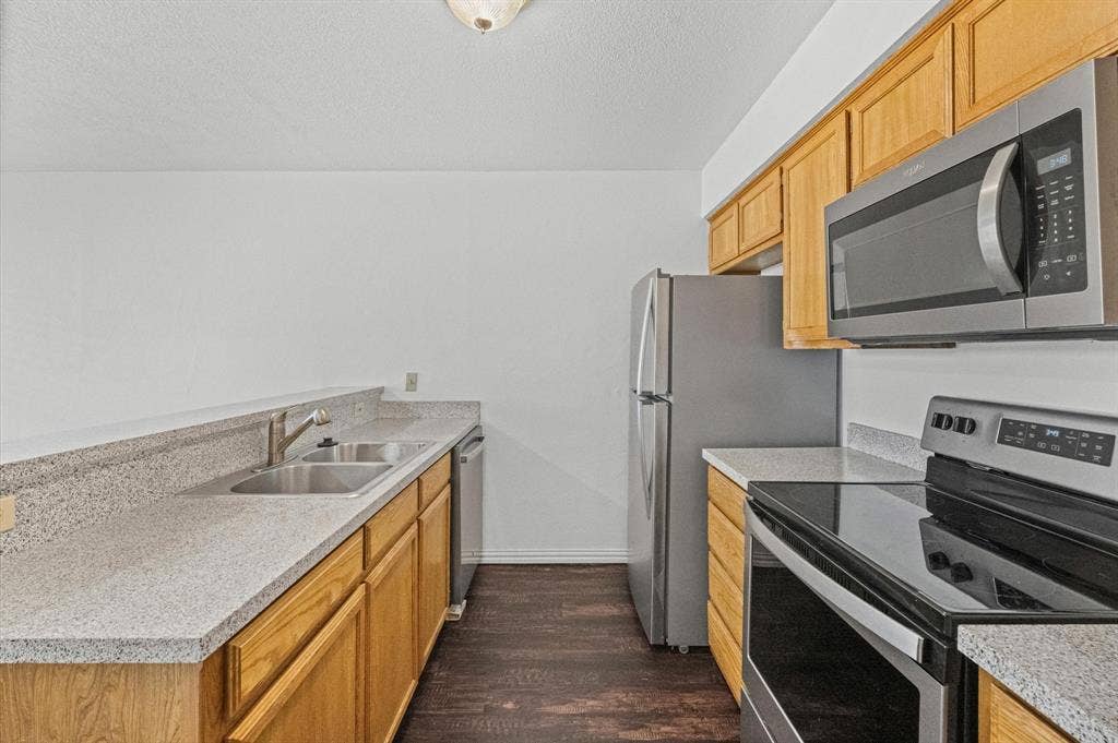 2812 Paisley Street, Denton, TX 76209 2812 Paisley Street, Denton, TX 76209