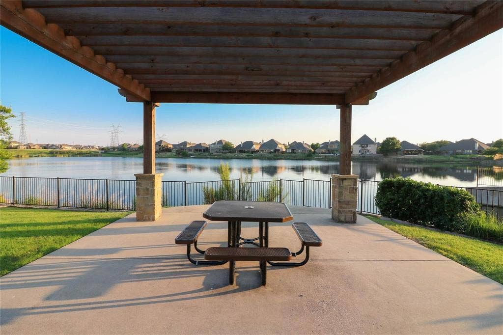 The lifestyle you dream of is waiting for you here in 17 Lakes