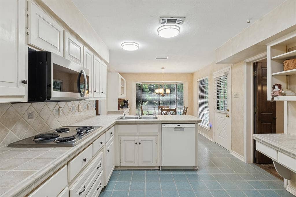 3003 Creekbend Drive, Plano, TX 75075 3003 Creekbend Drive, Plano, TX 75075