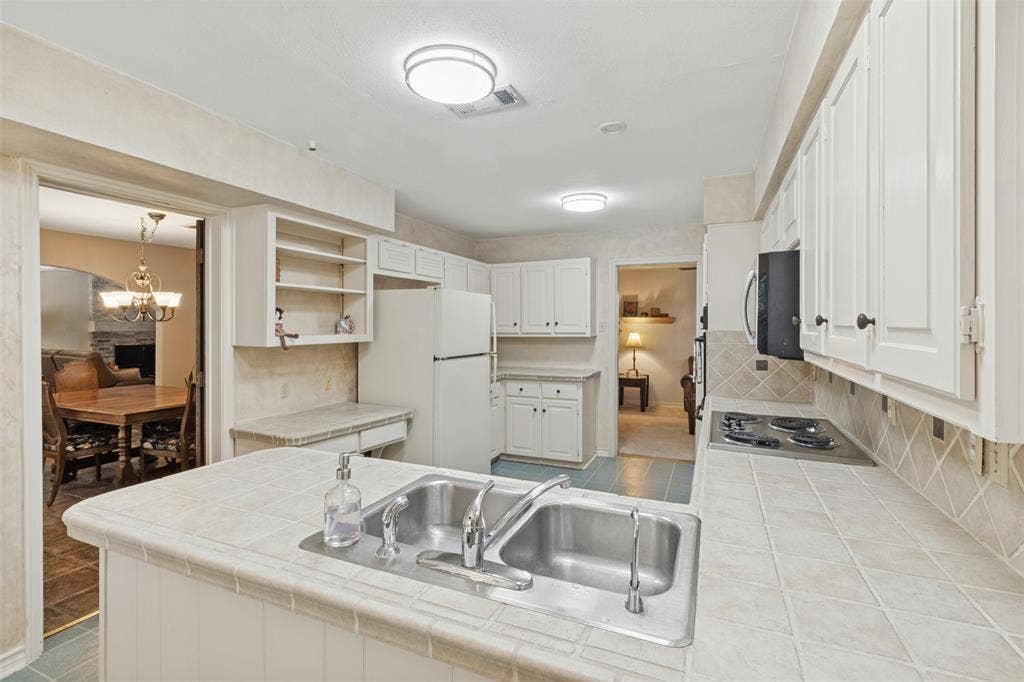 3003 Creekbend Drive, Plano, TX 75075 3003 Creekbend Drive, Plano, TX 75075