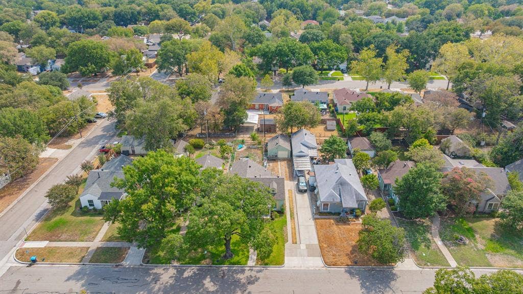 Aerial view of home without estimated property lines.