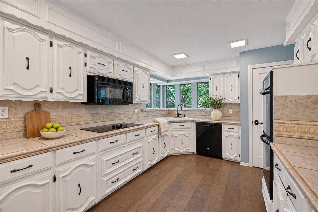 7333 Pleasant View Drive, Dallas, TX 75231 7333 Pleasant View Drive, Dallas, TX 75231