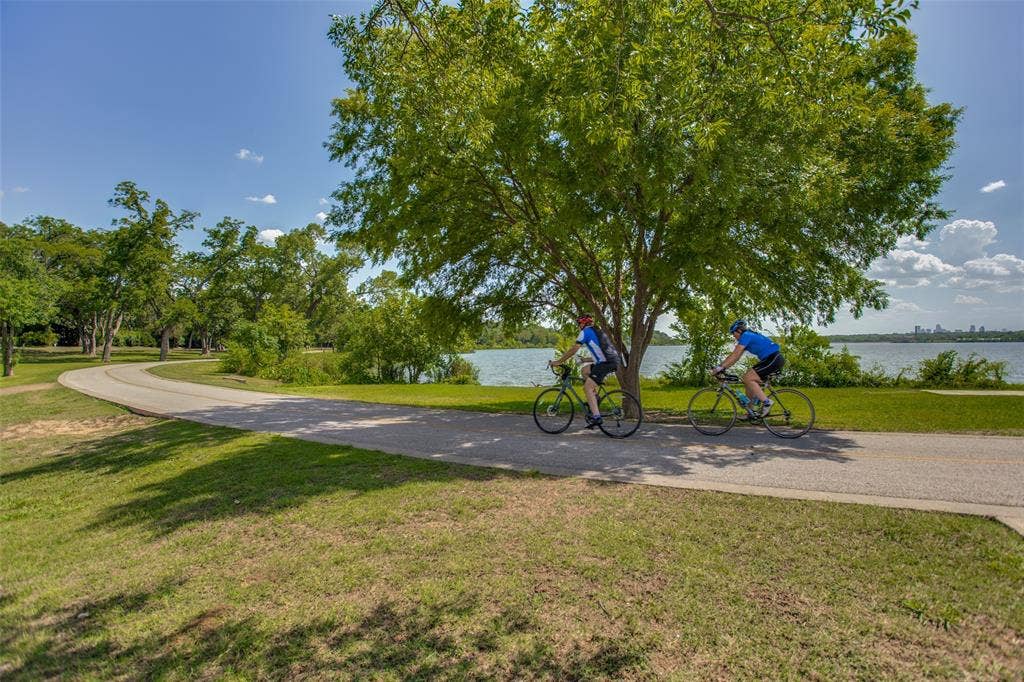 7333 Pleasant View Drive, Dallas, TX 75231 Great proximity to White Rock Lake.