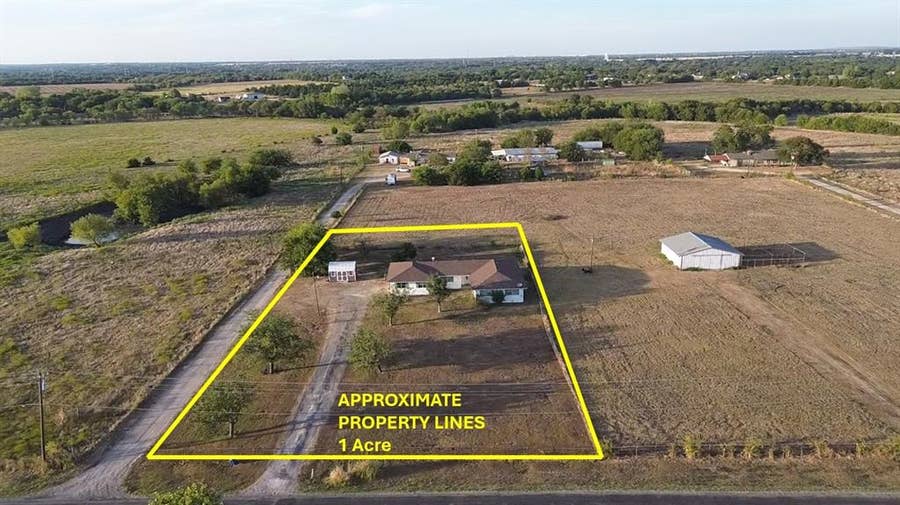 Property photo for 203 Farrar Road, Waxahachie, TX
