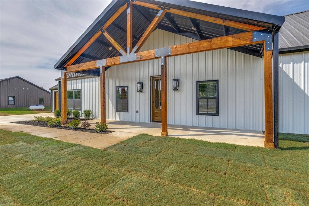2485 Cottondale Road, Springtown, TX 76082 2485 Cottondale Road, Springtown, TX 76082