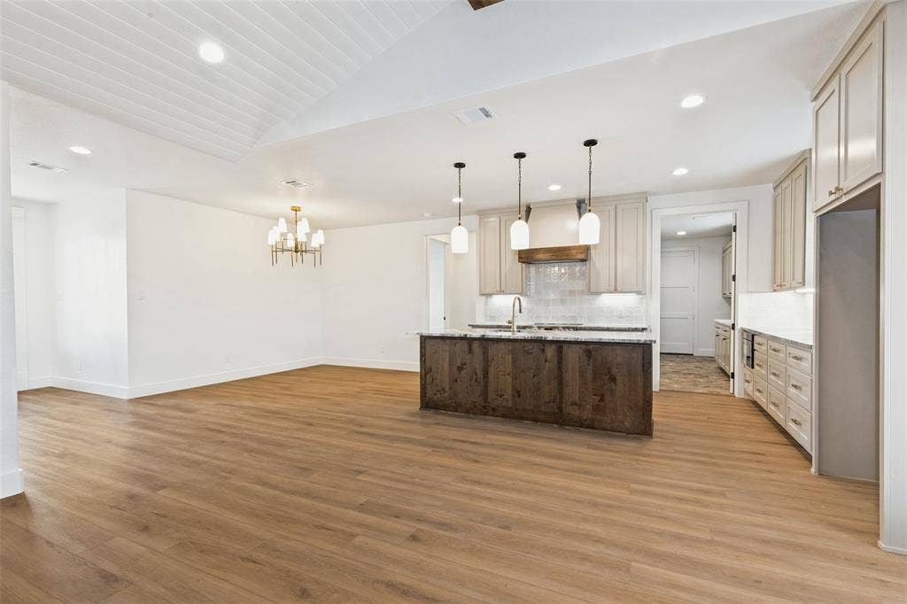 2485 Cottondale Road, Springtown, TX 76082 2485 Cottondale Road, Springtown, TX 76082