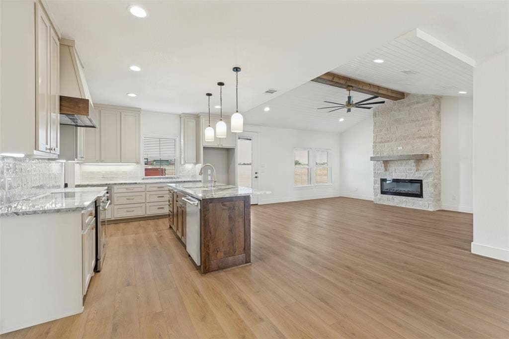 2485 Cottondale Road, Springtown, TX 76082 2485 Cottondale Road, Springtown, TX 76082