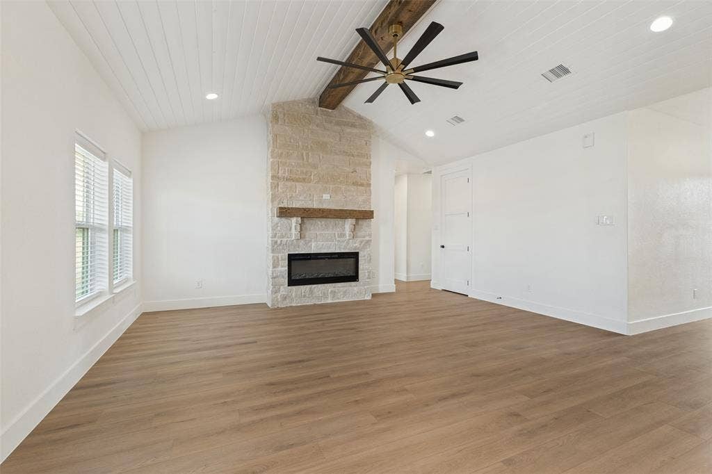 2485 Cottondale Road, Springtown, TX 76082 2485 Cottondale Road, Springtown, TX 76082