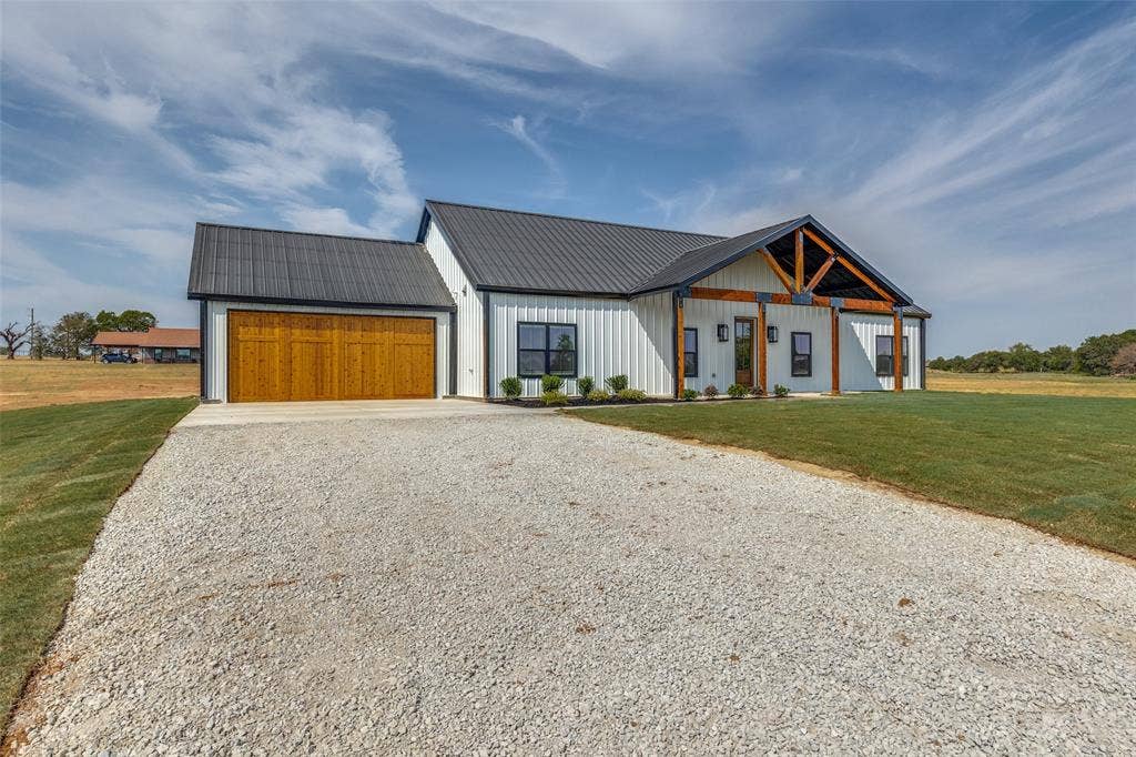 2485 Cottondale Road, Springtown, TX 76082 2485 Cottondale Road, Springtown, TX 76082