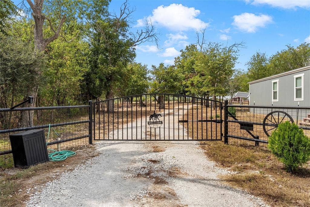 9312 S Lone Star Parkway, Moody, TX 76557 9312 S Lone Star Parkway, Moody, TX 76557