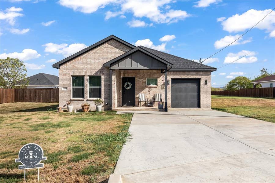Property photo for 405 John Street, Hillsboro, TX