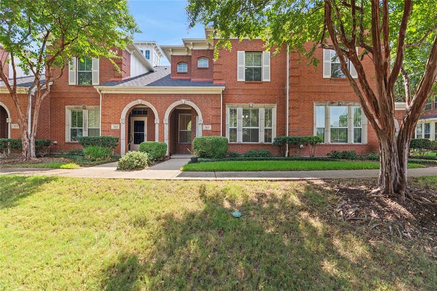 Property photo for 565 Legends Drive, Lewisville, TX