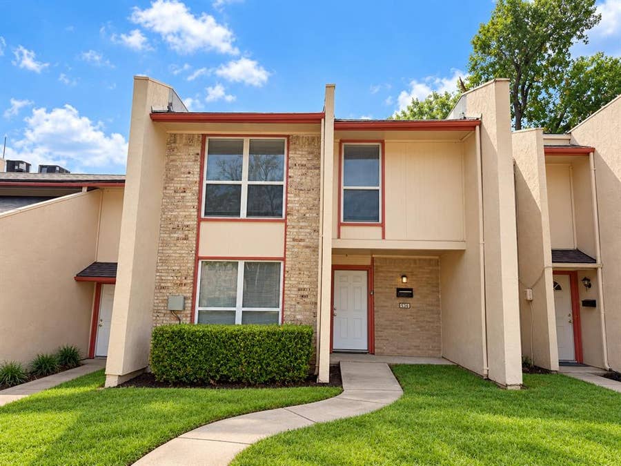 Property photo for 536 Valley Park Drive, Garland, TX