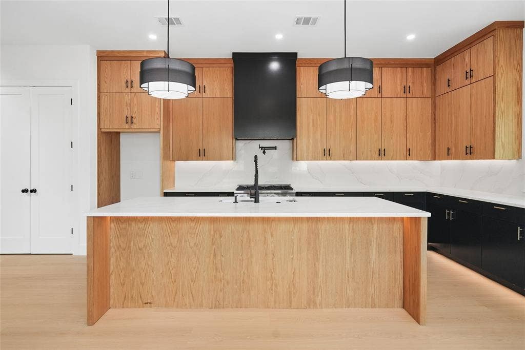 1825 Pollard Street, Dallas, TX 75208 1825 Pollard Street, Dallas, TX 75208