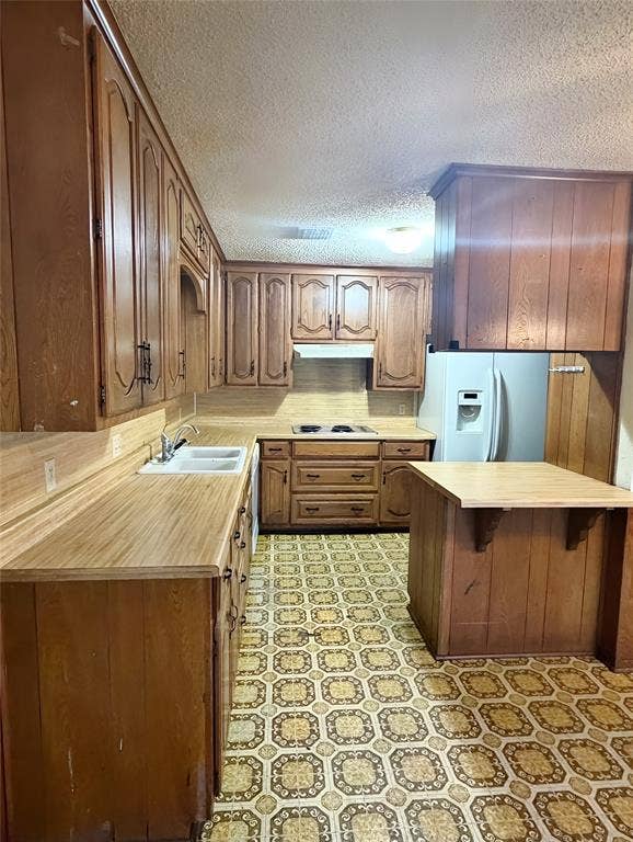 148 Crockett Lane, Hewitt, TX 76643 Kitchen has an abundance of cabinets - plenty of storage space for dishes, cookware and other items.
