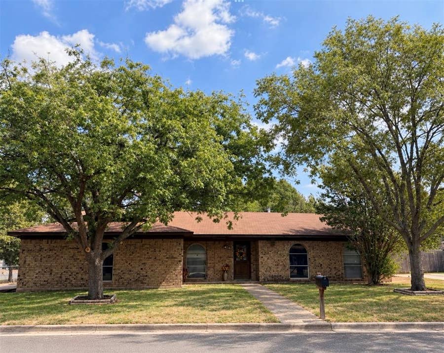 Property photo for 148 Crockett Lane, Hewitt, TX