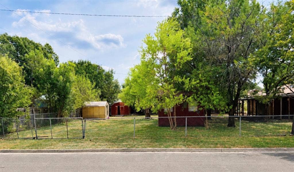 148 Crockett Lane, Hewitt, TX 76643 The expansive backyard, framed by mature trees and crepe myrtles, offers a peaceful setting for outdoor living, with exciting possibilities such as a casita, space for an RV, a pool or garden.