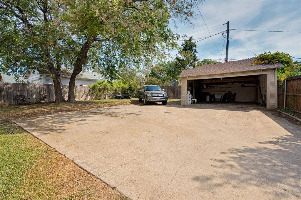 2619 S Adams, Fort Worth, TX 76110