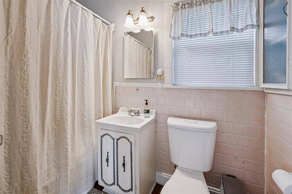 2619 S Adams, Fort Worth, TX 76110