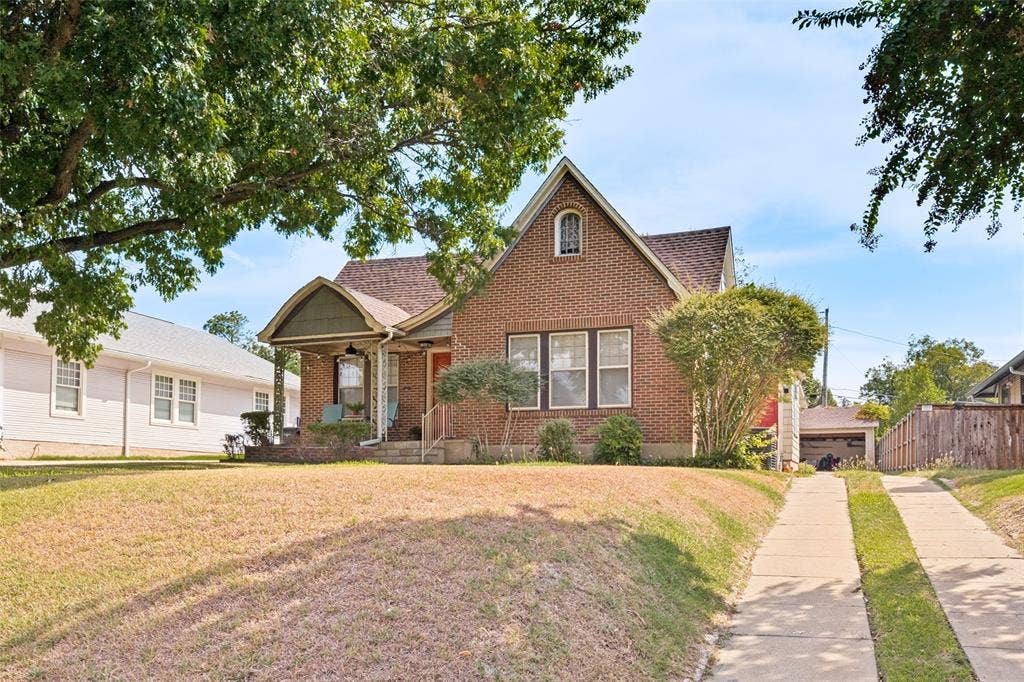 2619 S Adams, Fort Worth, TX 76110