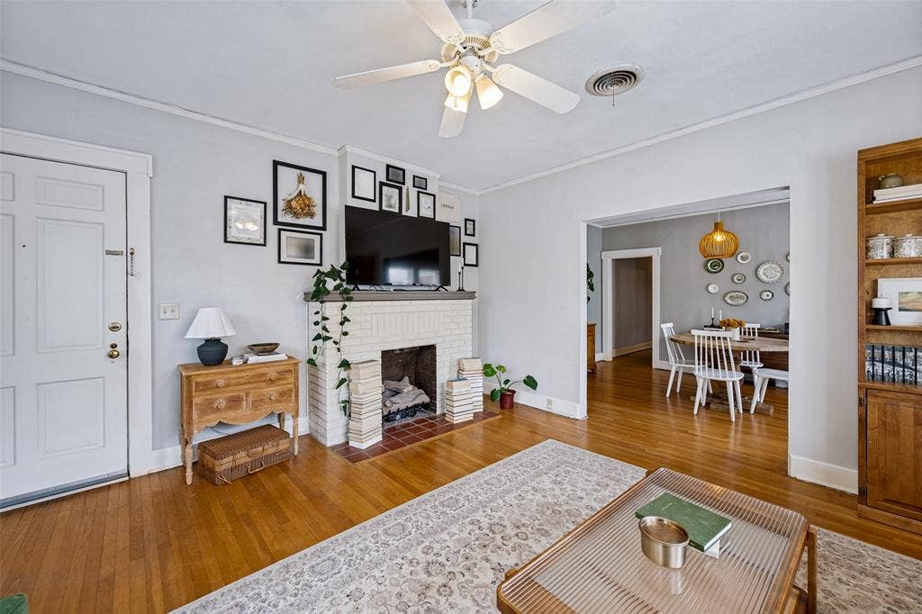 2619 S Adams, Fort Worth, TX 76110