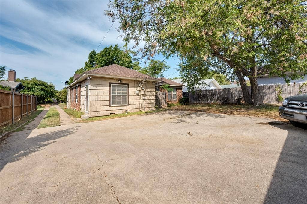 2619 S Adams, Fort Worth, TX 76110
