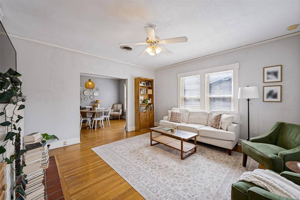2619 S Adams, Fort Worth, TX 76110